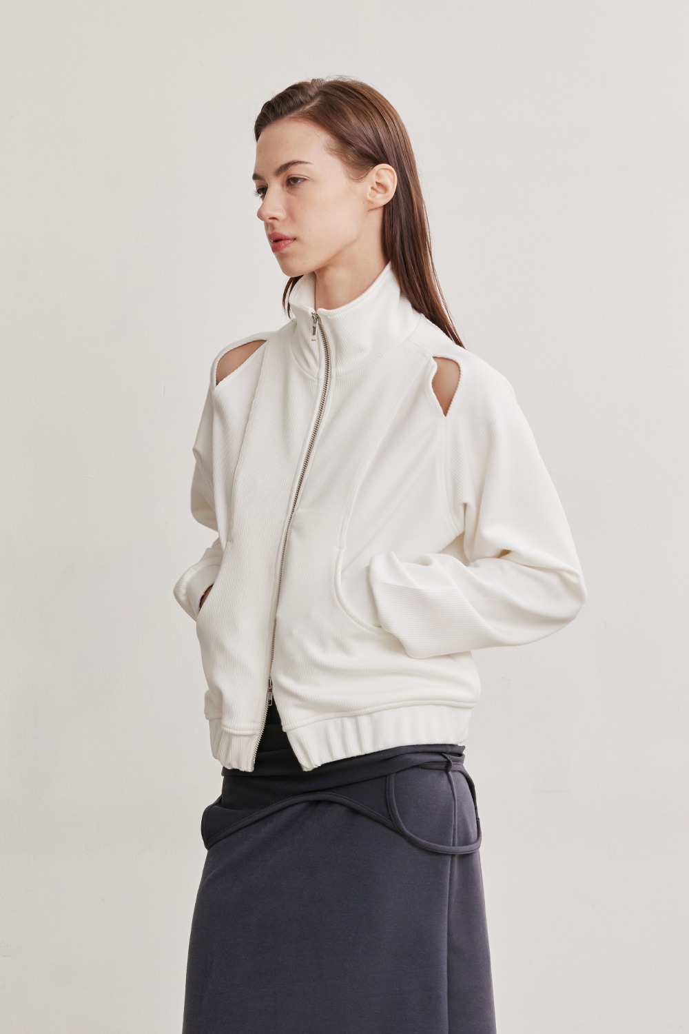 HIGH NECK CUT OUT ZIP-UP (IVORY)
